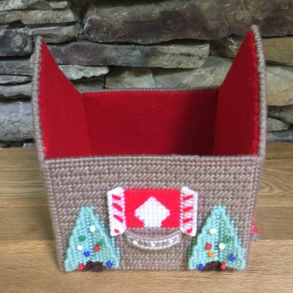 Yarn Christmas House Hand Crafted Card Keeper Box - Picture 8 of 10